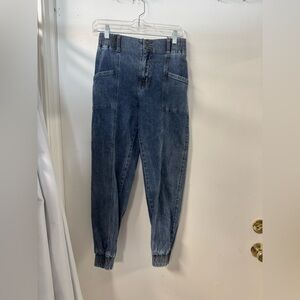 VIP jogger jeans size 5/6 // 083124